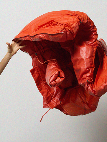 Raeburn Maxandco Banner Box Desktop MAX&Co.